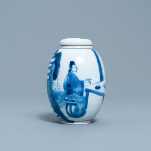Une boîte à thé couverte en porcelaine de Chine en bleu et blanc, Kangxi — photo 4