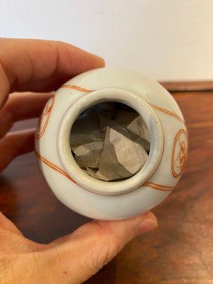 Une boîte à thé couverte en porcelaine de Chine famille rose à sujet mandarin et une verseuse a décor du 'Jugement de Paris', Qianlong — photo 8