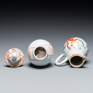 Une boîte à thé couverte en porcelaine de Chine famille rose à sujet mandarin et une verseuse a décor du 'Jugement de Paris', Qianlong — photo 6
