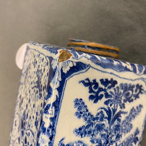 Une boîte à thé de forme rectangulaire en faïence de Delft en bleu et blanc, fin du 17ème — photo 11