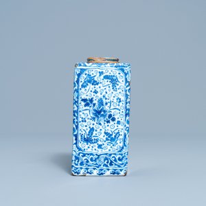 Une boîte à thé de forme rectangulaire en faïence de Delft en bleu et blanc, fin du 17ème — photo 5