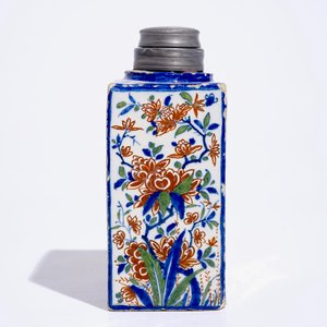 Une boîte à thé de forme rectangulaire en faïence de Delft en palette cachemire, vers 1700 — photo 3
