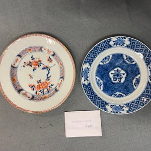 Une boîte à thé, deux assiettes, six tasses et deux soucoupes en porcelaine de Chine, Kangxi/Yongzheng — photo 28