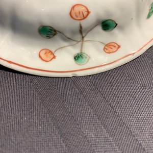 Une boîte à thé, deux vases et une coupe en porcelaine de Chine famille verte, Kangxi — photo 16