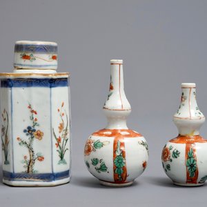 Une boîte à thé, deux vases et une coupe en porcelaine de Chine famille verte, Kangxi — photo 7