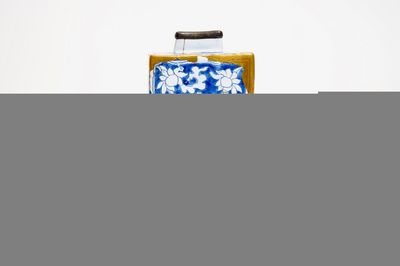 Une boîte à thé en faïence de Delft bleu et blanc à décor de chinoiserie, 2ème moitié du 17ème