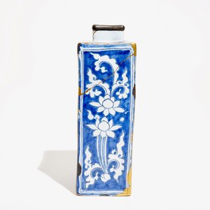 Une boîte à thé en faïence de Delft bleu et blanc à décor de chinoiserie, 2ème moitié du 17ème — photo 4