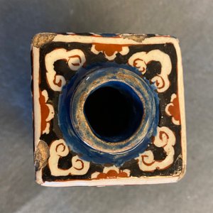 Une boîte à thé en faïence noire de Delft, début du 18ème — photo 8