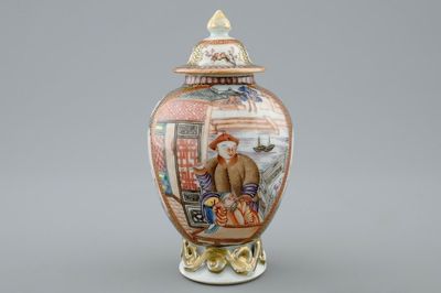 Une boîte à thé en porcelaine de Chine à décor Mandarin, Qianlong, 18ème