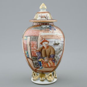 Une boîte à thé en porcelaine de Chine à décor Mandarin, Qianlong, 18ème — photo 1