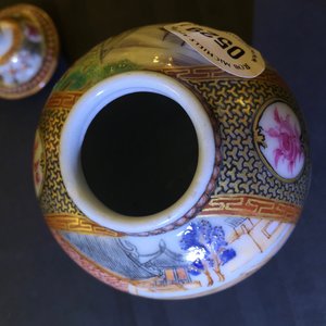 Une boîte à thé en porcelaine de Chine à décor Mandarin, Qianlong, 18ème — photo 5