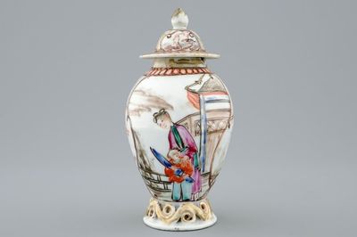 Une boîte à thé en porcelaine de Chine à décor mandarin, Qianlong, 18ème