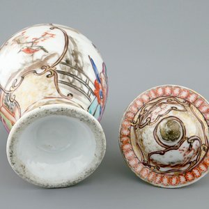 Une boîte à thé en porcelaine de Chine à décor mandarin, Qianlong, 18ème — photo 2