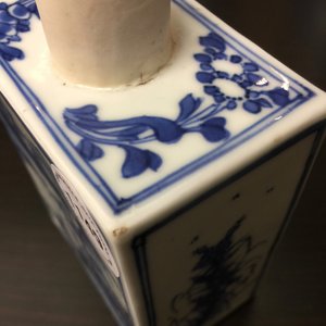 Une boîte à thé en porcelaine de Chine bleu et blanc à décor de paysages, Kangxi — photo 11