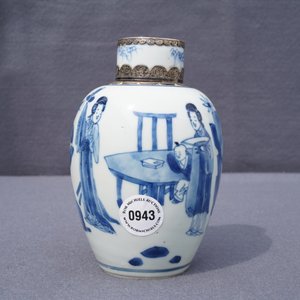 Une boîte à thé en porcelaine de Chine bleu et blanc à monture en argent, Kangxi — photo 11