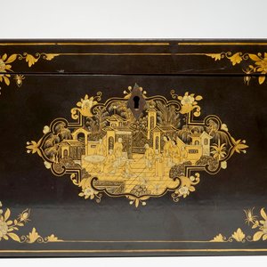 Une boîte à thé en porcelaine de Chine d'exportation en laque dorée, 19ème — photo 6