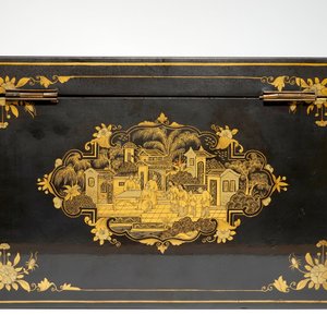 Une boîte à thé en porcelaine de Chine d'exportation en laque dorée, 19ème — photo 8