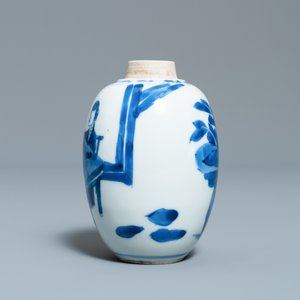 Une boîte à thé en porcelaine de Chine en bleu et blanc à couvercle en argent, Kangxi — photo 3