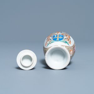 Une boîte à thé en porcelaine de Chine famille rose aux armes de Van den Cruyce pour le marché belge, Qianlong — photo 6