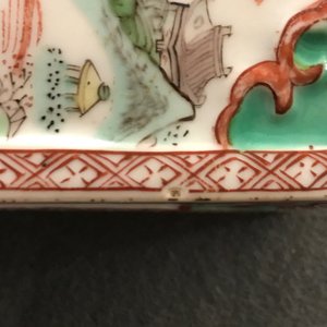 Une boîte à thé en porcelaine de Chine famille verte à décor en relief, Kangxi — photo 12