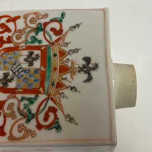 Une boîte à thé en porcelaine de Chine famille verte aux armes d'Ataide pour le marché portugais, Kangxi — photo 12