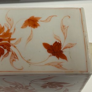 Une boîte à thé en porcelaine de Chine famille verte aux armes d'Ataide pour le marché portugais, Kangxi — photo 13
