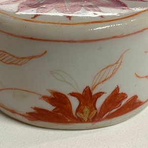 Une boîte à thé en porcelaine de Chine famille verte aux armes d'Ataide pour le marché portugais, Kangxi — photo 10