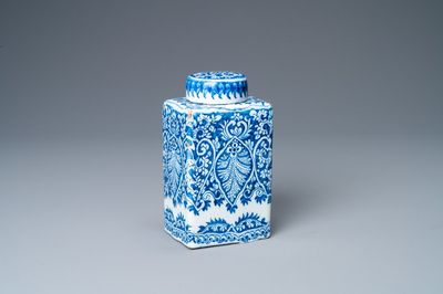 Une boîte à thé et son couvercle en faïence de Delft en bleu et blanc, fin du 17ème