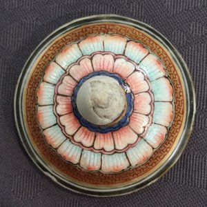 Une boîte à thé et son couvercle en porcelaine de Chine famille rose, Yongzheng, 1723-1735 — photo 7