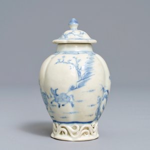 Une boîte à thé et une paire de tasses et soucoupes en porcelaine de Chine bleu et blanc, épave Ca Mau, Yongzheng — photo 13
