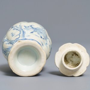 Une boîte à thé et une paire de tasses et soucoupes en porcelaine de Chine bleu et blanc, épave Ca Mau, Yongzheng — photo 15