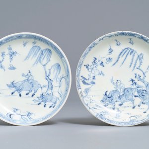 Une boîte à thé et une paire de tasses et soucoupes en porcelaine de Chine bleu et blanc, épave Ca Mau, Yongzheng — photo 2