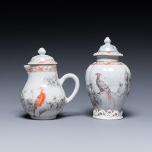 Une boîte à thé et une verseuse couverte en porcelaine de Chine à décor de faisans en grisaille et rouge de fer, Yongzheng — photo 2