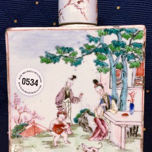 Une boîte à thé rectangulaire en porcelaine de Chine famille rose, Qianlong, 18ème — photo 10