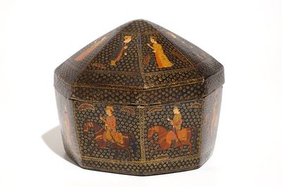 Une boîte à turban en papier mâché peint, Kashmir, Inde, 19ème