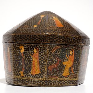 Une boîte à turban en papier mâché peint, Kashmir, Inde, 19ème — photo 2