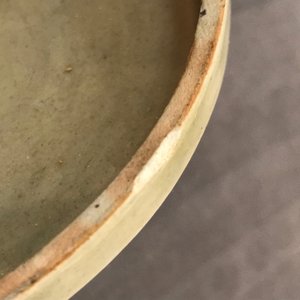 Une boîte couverte à décor incisé en porcelaine de Chine grise monochrome, Song du Nord ou après — photo 6