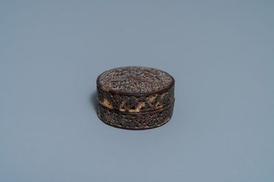 Une boîte couverte ajourée en écaille de tortue, Canton, Chine, 19ème