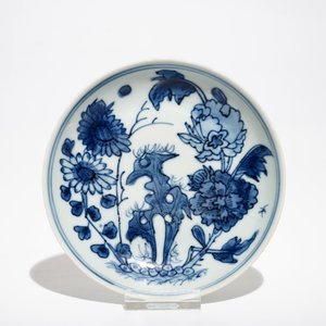 Une boîte couverte cylindrique, un vase de type Hatcher et une coupe, Ming et époque Transition — photo 2