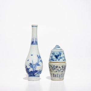 Une boîte couverte cylindrique, un vase de type Hatcher et une coupe, Ming et époque Transition — photo 4