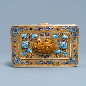 Une boîte couverte de forme rectangulaire en argent doré et émaillé, Chine, 20ème — photo 8