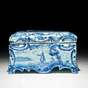 Une boîte couverte de forme rectangulaire en faïence de Delft bleu et blanc, 19ème — photo 4