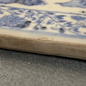 Une boîte couverte de forme rectangulaire en porcelaine Shoki-Imari en bleu et blanc, Japon, Edo — photo 14