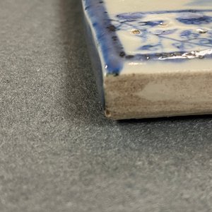 Une boîte couverte de forme rectangulaire en porcelaine Shoki-Imari en bleu et blanc, Japon, Edo — photo 15