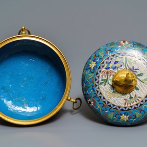 Une boîte couverte en émaux cloisonnés à monture en bronze doré, Chine, 19ème — photo 5