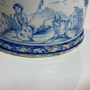 Une boîte couverte en faïence de Delft en bleu et blanc, 1ère moitié du 18ème — photo 10