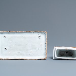 Une boîte couverte en forme de cheminé en faïence de Delft en bleu et blanc, vers 1800 — photo 7