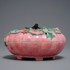 Une boîte couverte en forme de citrouille en porcelaine de Chine famille rose, début du 19ème — photo 5