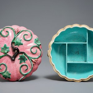 Une boîte couverte en forme de citrouille en porcelaine de Chine famille rose, début du 19ème — photo 6