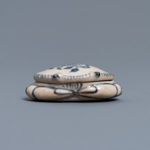 Une boîte couverte en forme de crabe en porcelaine de Vietnam ou Annam en bleu et blanc, 15/16ème — photo 2